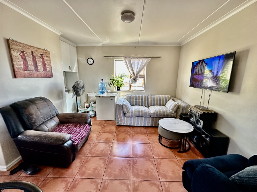 2 Bedroom Property for Sale in Goodwood Estate Western Cape